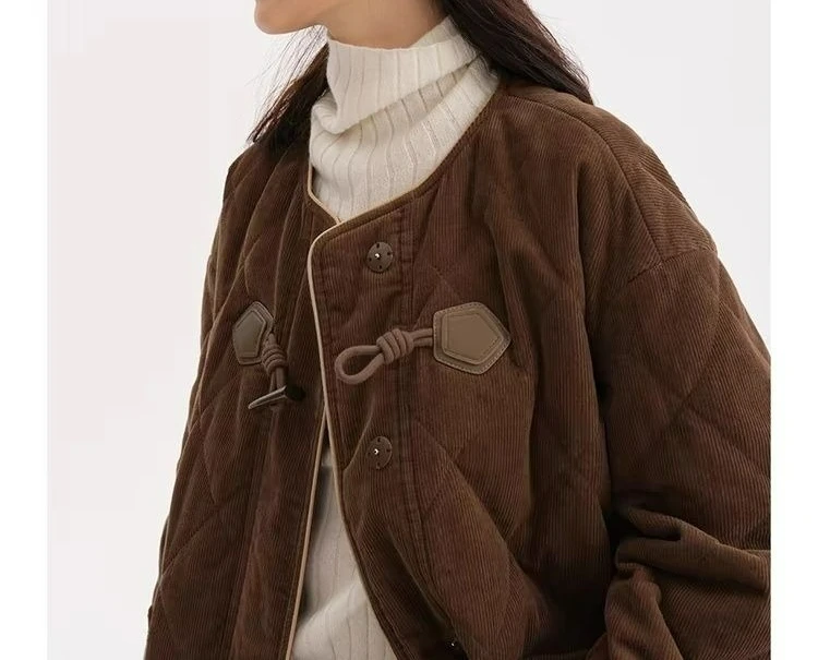 เสื้อแจ็คเก็ตผ้าลูกฟูกสไตล์เรโทรใหม่ ประจำฤดูใบไม้ร่วงและฤดูหนาว ปี 2025 แฟชั่นผู้หญิง ประดับเพชร