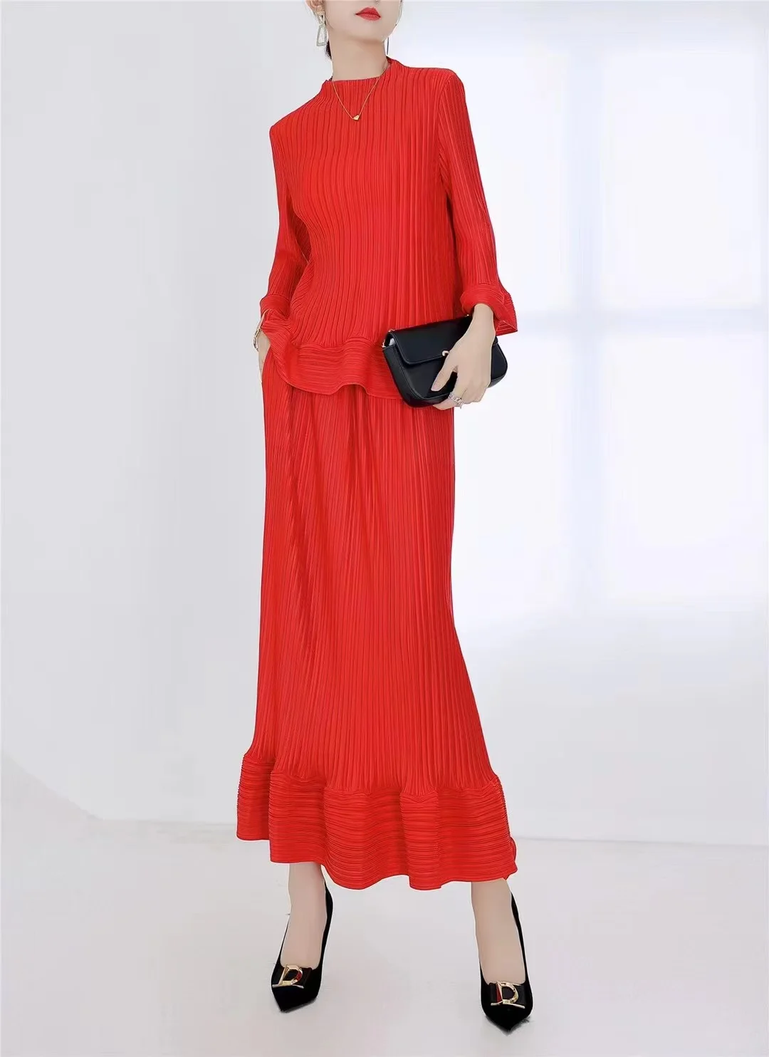 2024 Miyake Pleated High-end Spring New Black Khaki Suit Round Neck Ruffle Top + Skirt Casual Party Two-piece Set