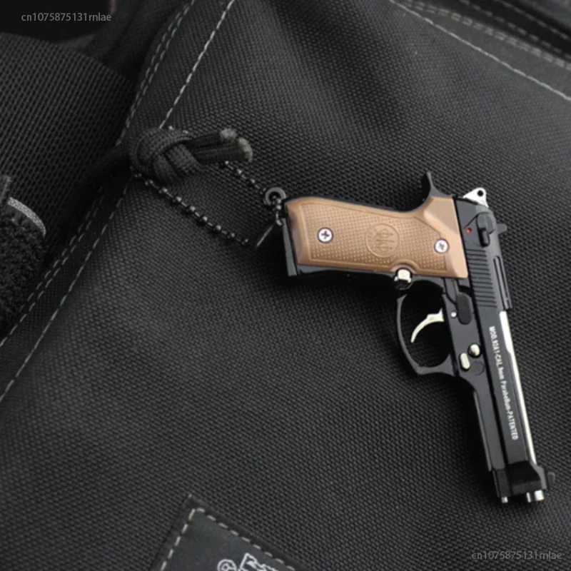 1:3 Metal Pistol Toy Gun Miniature Model 92F Keychain High Quality Collection Toy Birthday Gifts