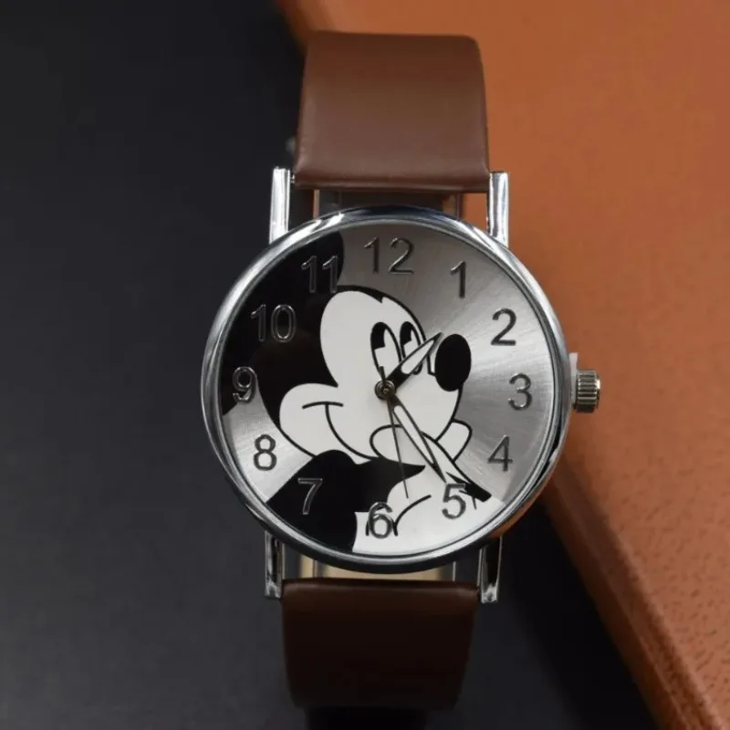 

Многоцветные часы Disney с Микки Маусом, модные и универсальные, подходят для вечеринок и в качестве подарка на день рождения.