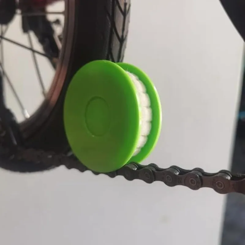 New Bicycle Chain Oiler Rolling Chain Oiler Mountain Bike Chain Lubrication and Maintenance Tools Bicycle Accessories 1pcs