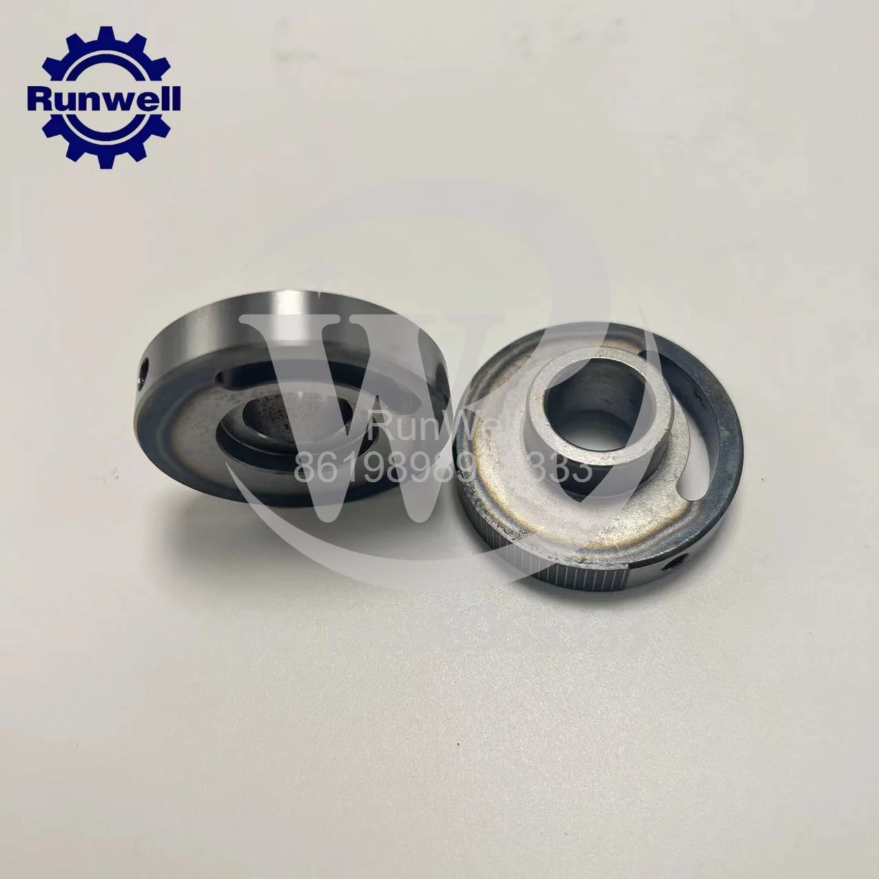 

Запчасти для Komori Lithrone S40: 1 пара тяговых кулачков (номера моделей 7646202701 и 7646202601)