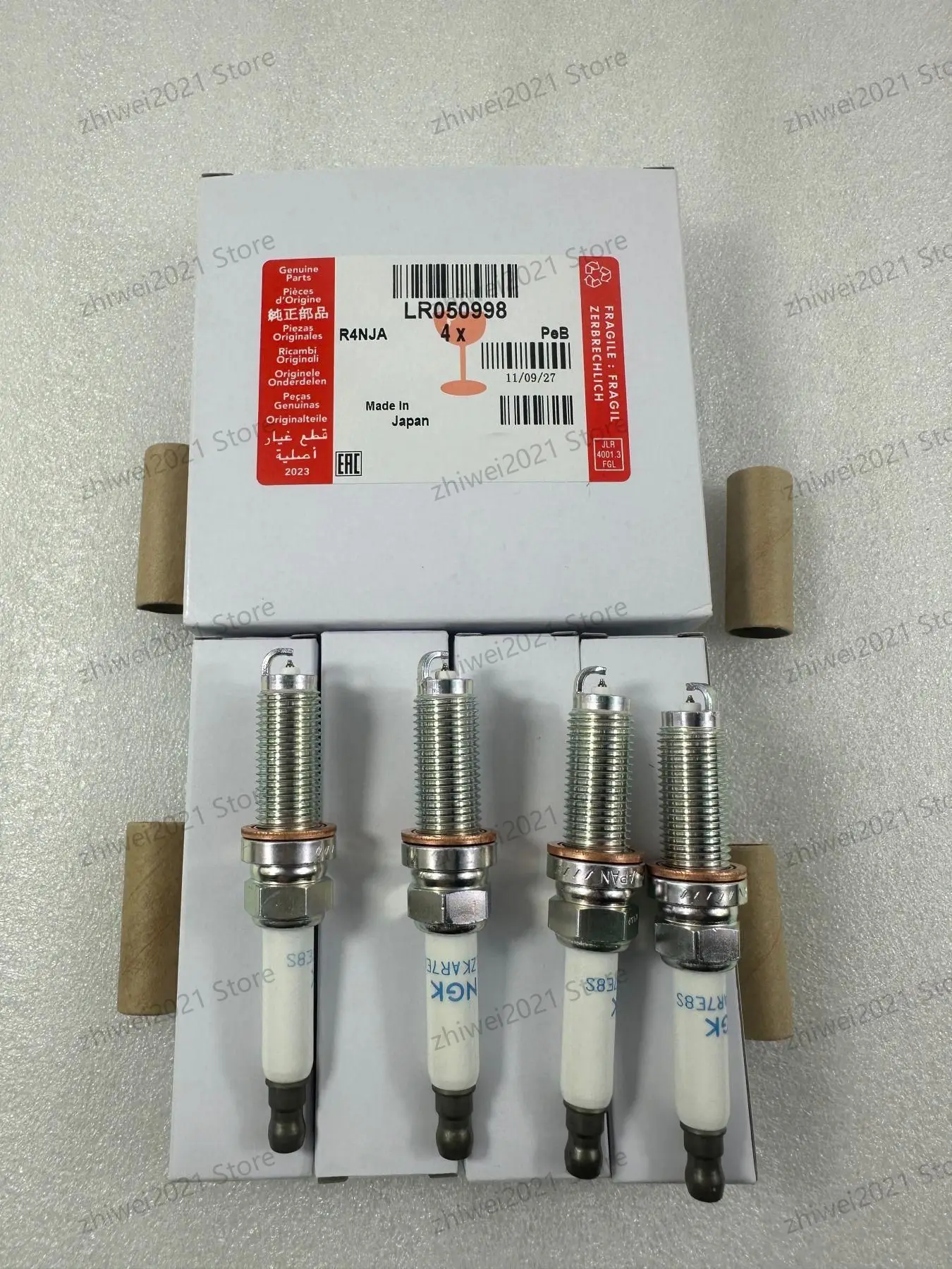 Spark plug suitable for Discovery 4/5 Range Rover Sport/Executive Jaguar XJ/XF spark plug LR050998 C2Z28434