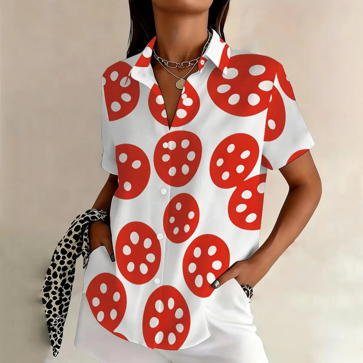 

Летняя женская рубашка больших размеров с короткими рукавами, контрастных красно-белых цветов, энергичная и повседневная, идеально подходит для шопинга и встреч.