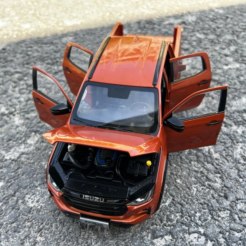 Diecast 1:18 Scale Isuzu D-MAX Pickup Truck Alloy Car Model