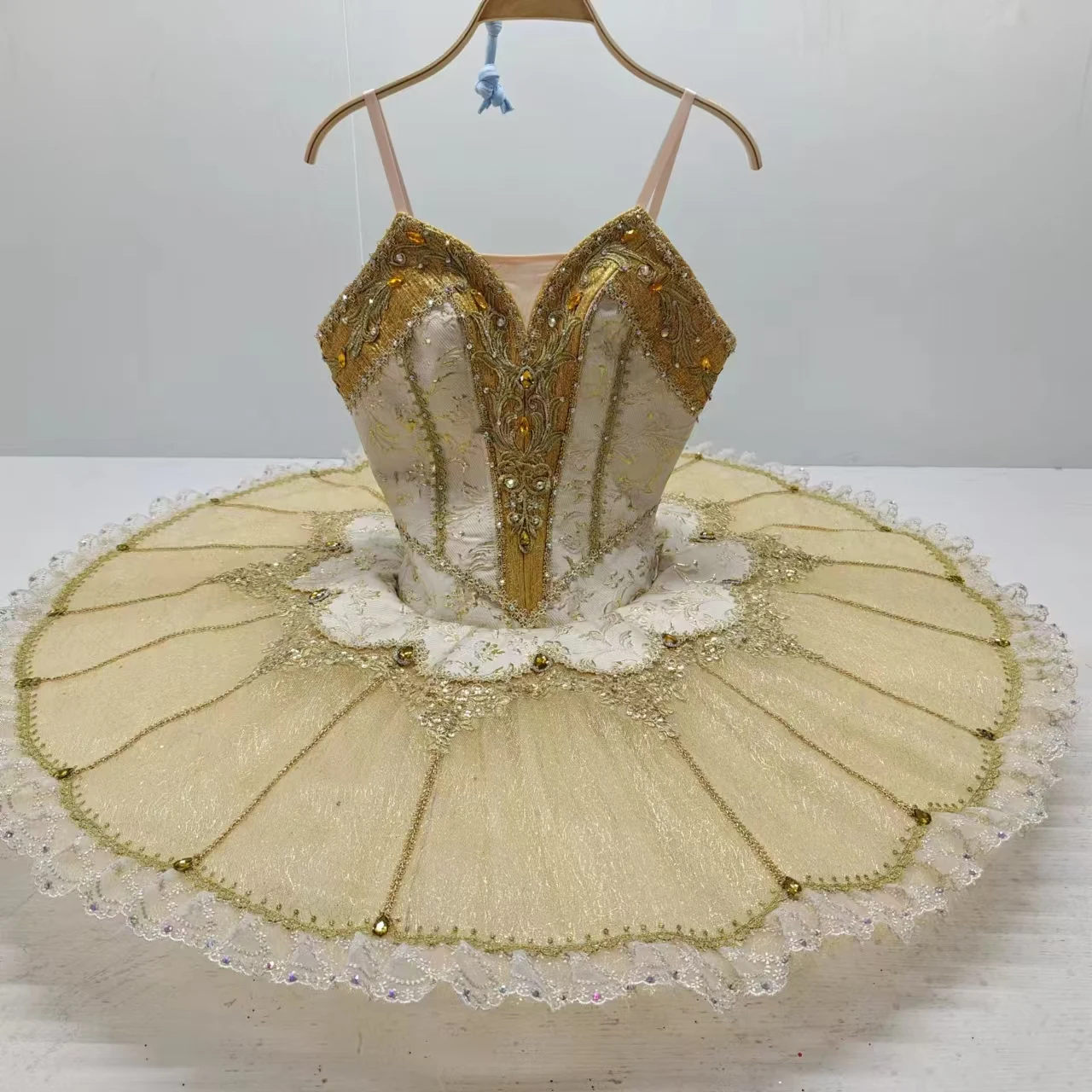 المهنية عالية الجودة حجم مخصص للأطفال الفتيات النساء الكبار أداء ارتداء قصر الذهب الكلاسيكية الباليه توتو ازياء