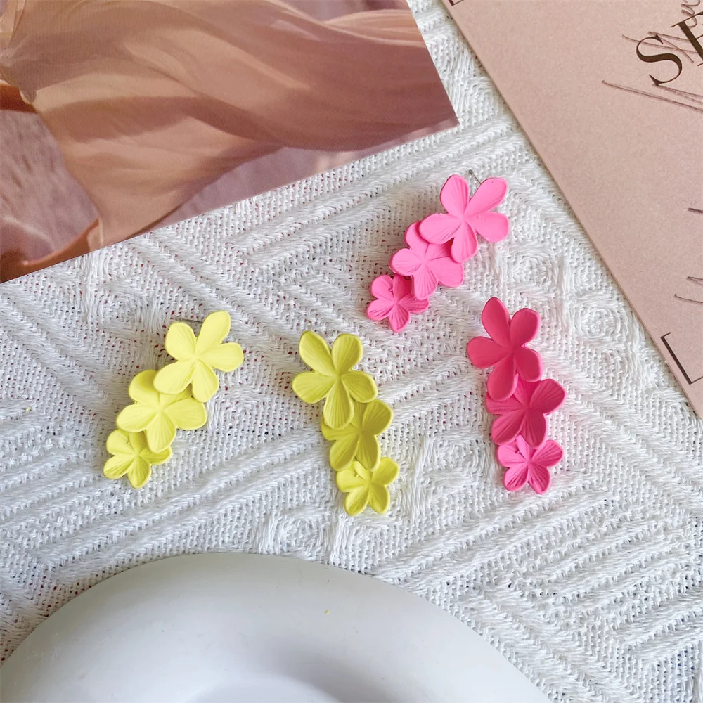 

Fashion Elegance Tassel Flower Pendant Women's Rose Stud Earrings Luxury Metal Piercing Ear Stud Women Jewelry Accessories Gift