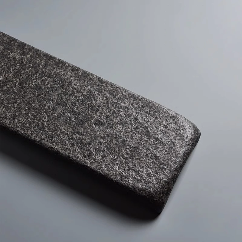 Stein-Teekannenuntersetzer aus Natürlichem Schwarzem Basalt, Handgefertigtes Künstlerisches Zen Kung Fu Teezeremonie-Accessoire, Heimischer Teetisch-Dekor 38x12cm – Detail 6