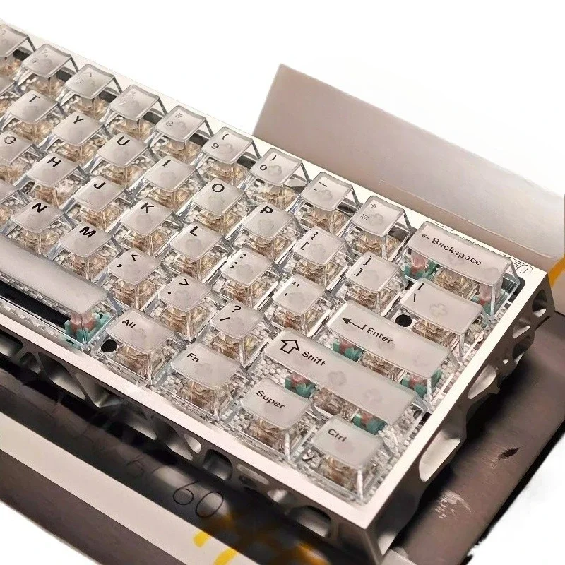 

Suitable for wooting60he + full keyboard magnetic axis customization, playing games hollow aluminum shell, transparent keycap