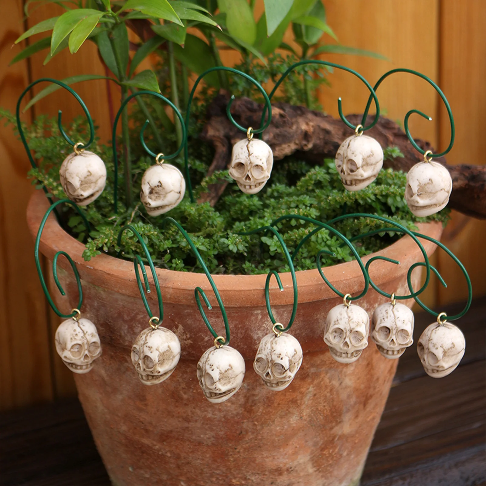 

12pcs Skeleton Head Ground Stake Decor Dark Gothic Style Spooky Skull Ornament Suitable for Garden Yard Ornaments