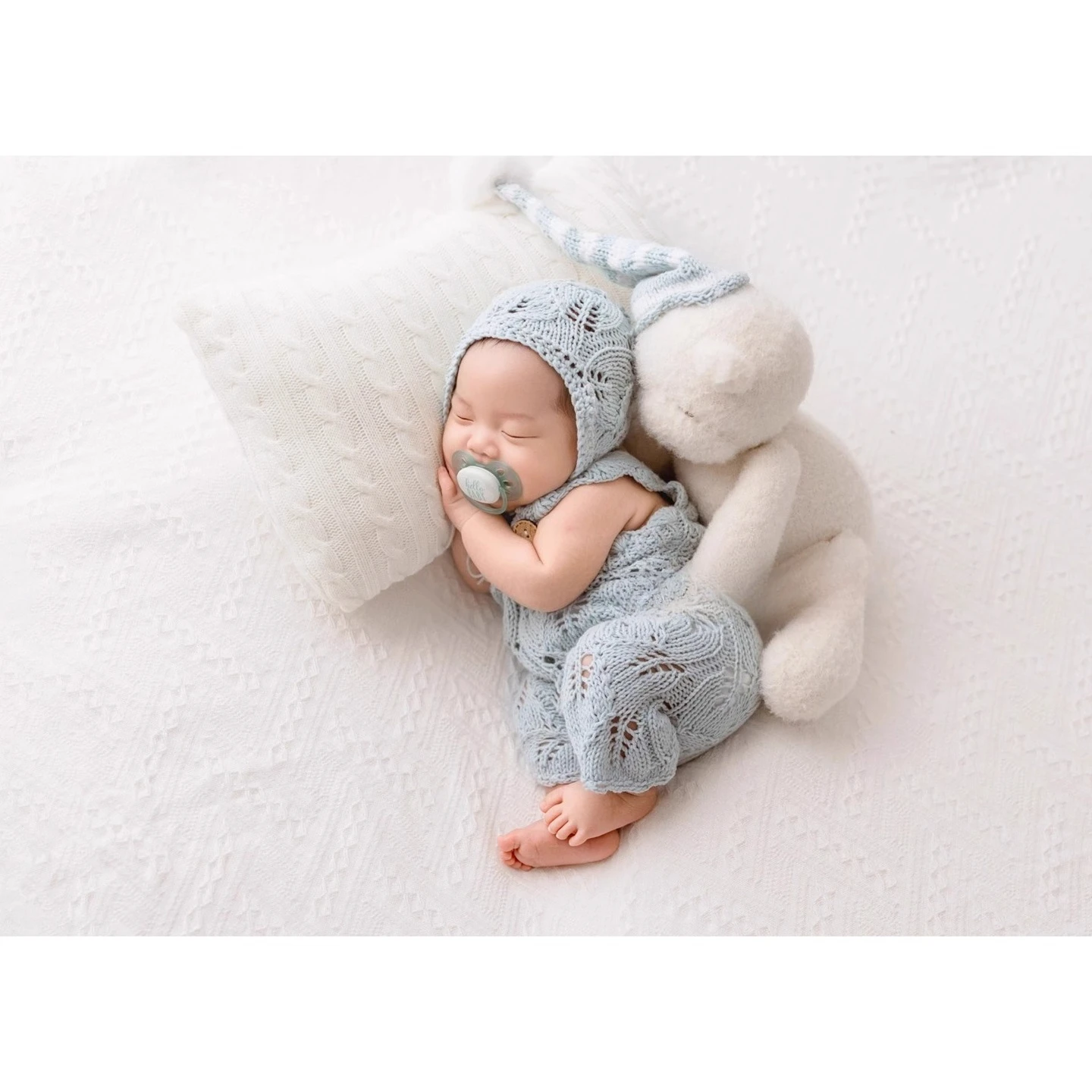 Alat Peraga Fotografi Bayi Baru Lahir Pakaian Rajut dengan Topi Boneka Beruang Lucu Latar Belakang Bantal Pose Set Tema untuk Pemotretan Studio