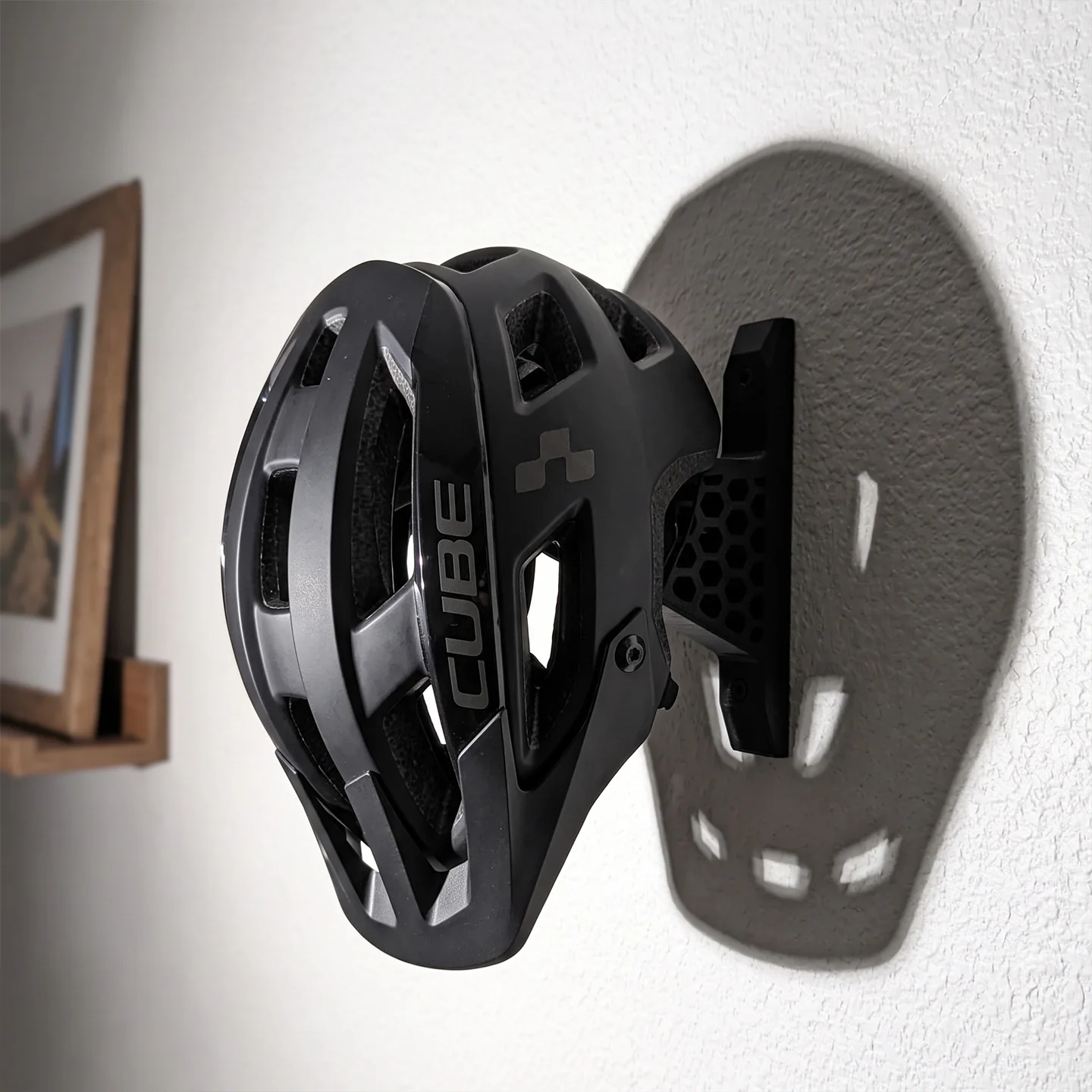 Wall-Mounted Helmet Rack – Holder for Bicycle, E-Bike, and Motorcycle Helmets – Home Display Stand and Storage Hook