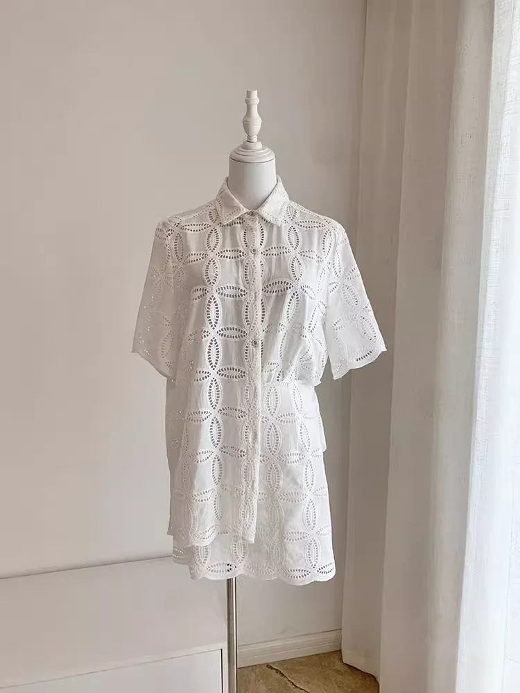 الجوف خارج التطريز الإناث الأبيض مجموعة بدوره إلى أسفل طوق قصيرة الأكمام بلوزة أعلى + ألف خط عالية الخصر تنورة صغيرة عطلة الدعاوى