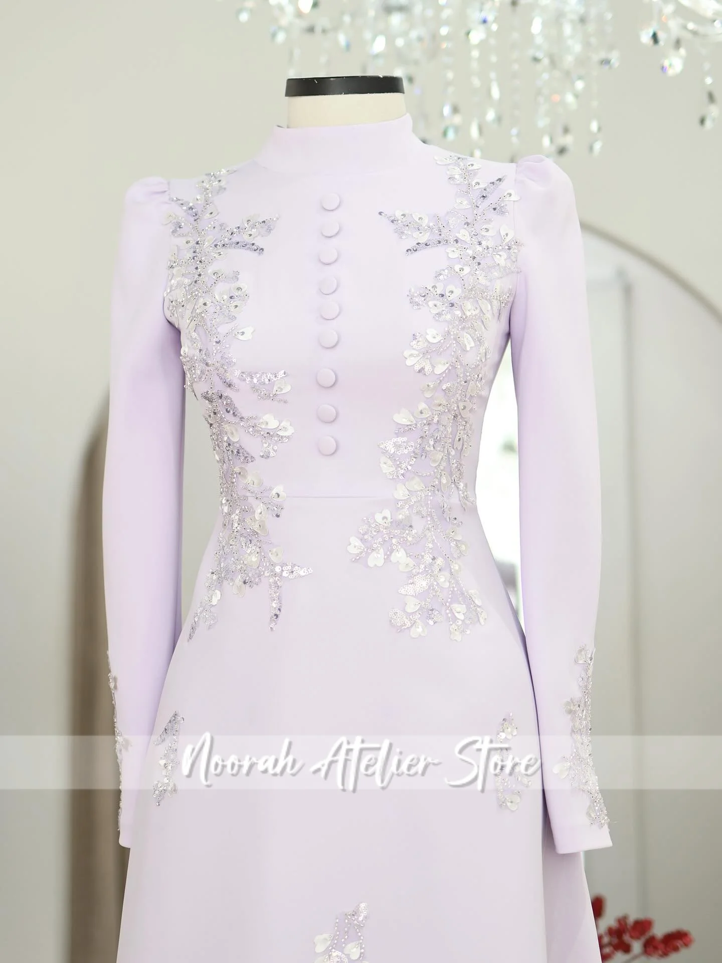 فستان سهرة فاخر للنساء المسلمات مزين باللون الأرجواني الأنيق الجديد 2025 فستان المشاهير في دبي بأزرار فستان فيستدوس مخصص