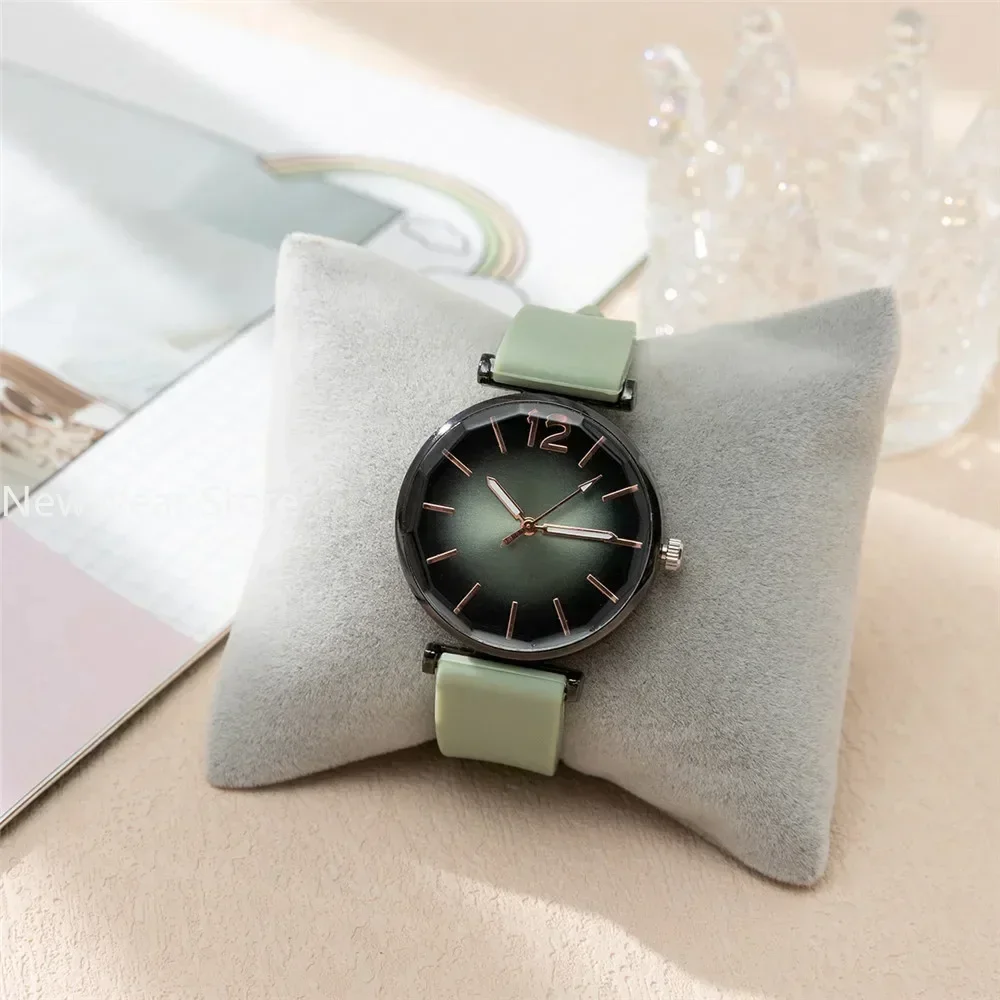 Fashion Ladies Sports Simple Black Dial Quartz Watch Casual Hot Sale Green Silicone Strap Women Clock Dress Wristwatches