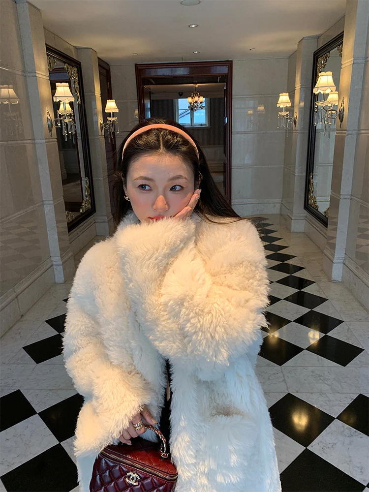 معطف نسائي شتوي جديد من الفرو الأبيض الطبيعي بالكامل، بأكمام طويلة، سميك، على الطراز الكوري، بطول قياسي، مناسب للتنقل اليومي