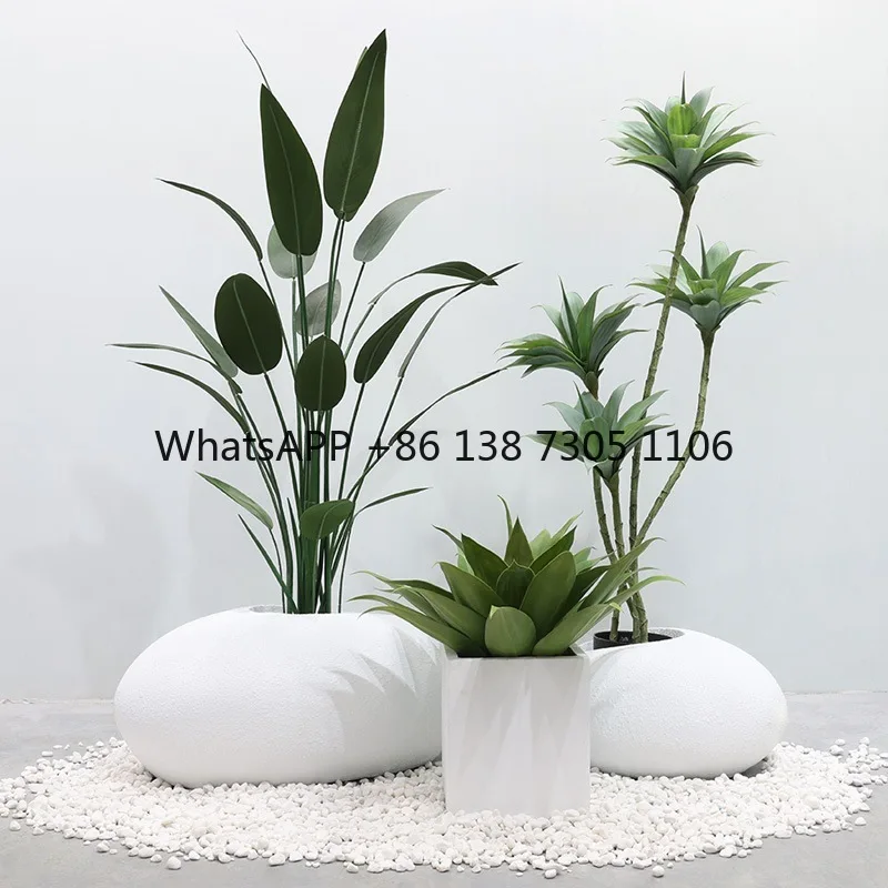 

Имитация поддельного зеленого растительного пейзажа, имитация украшения дерева, комбинация углового ландшафтного дизайна под внутренней лестницей