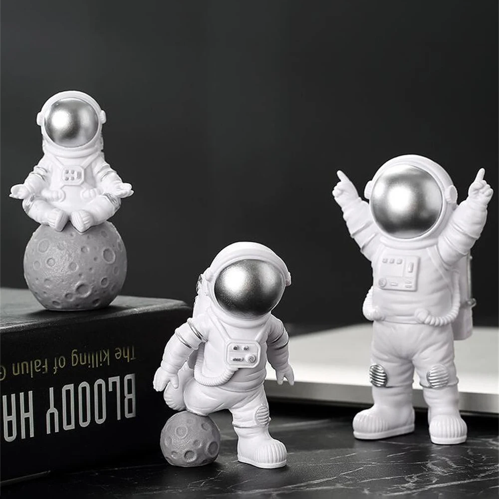 4pcs Net Red Creative Astronaut Figure Statue Spaceman Bedroom Desktop Decoration Model Childrens Birthday Gift Home Accessories