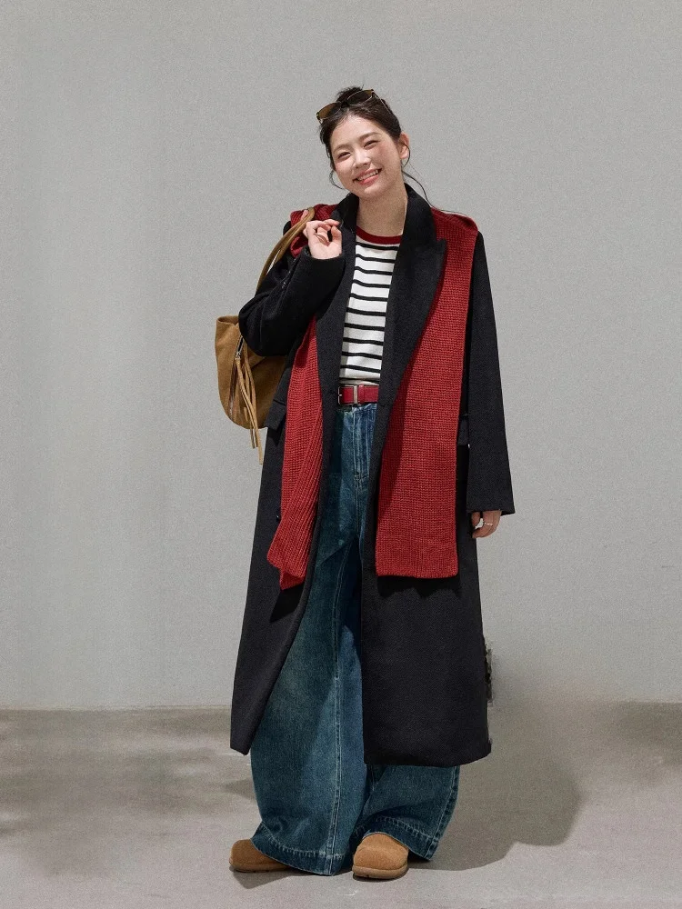 

Зимнее длинное пальто больших размеров для женщин Zhang Da: корейский стиль, стройнящий силуэт, черное шерстяное пальто с отложным воротником, пушистая верхняя одежда