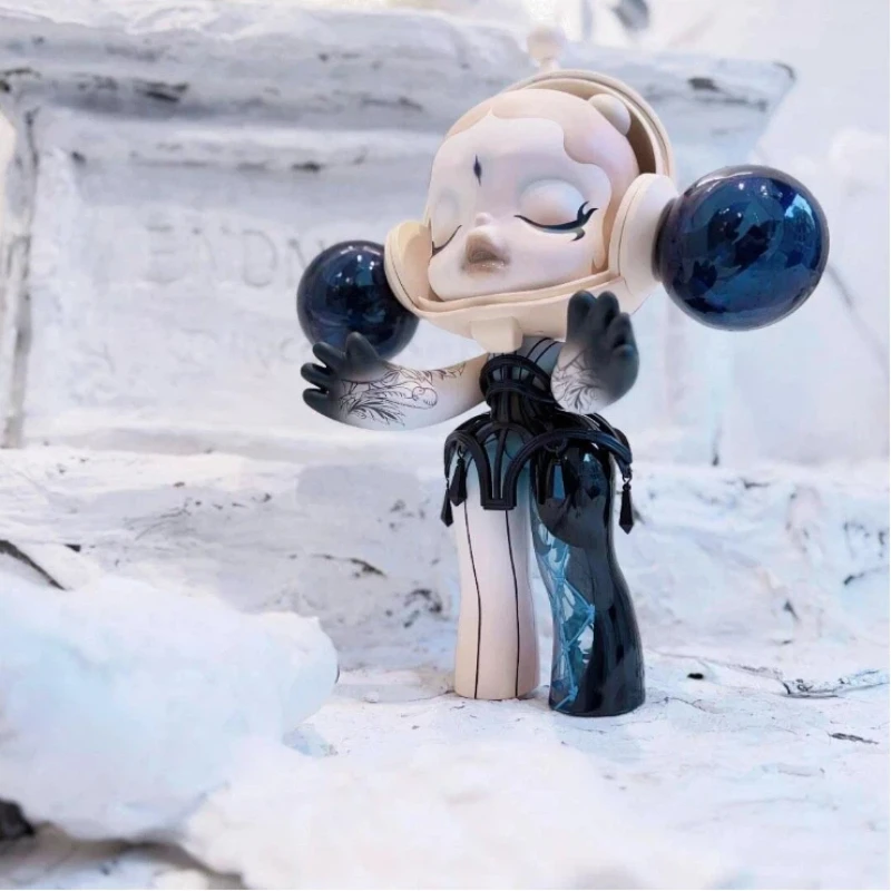 

Новая коллекционная дизайнерская арт-фигурка Pop Mart Mega Skullpanda 400% Guo Pei Another World для любителей аниме