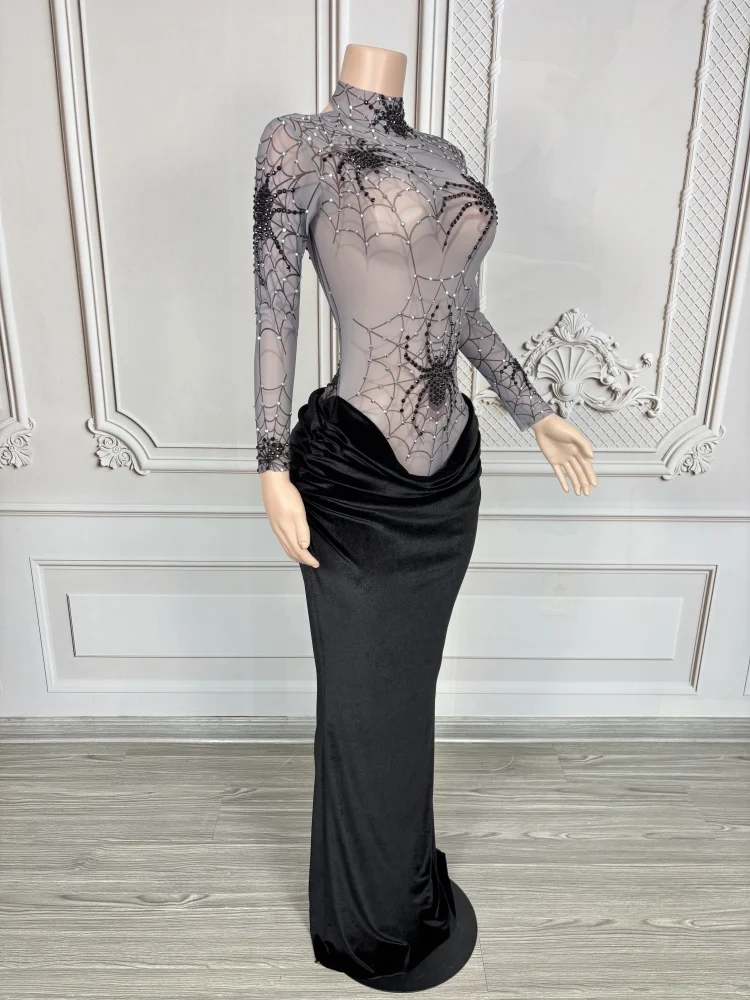 Vestido maxi feminino preto com strass – cintura de malha transparente brilhante, design com fenda alta e detalhes pendurados, perfeito para festa