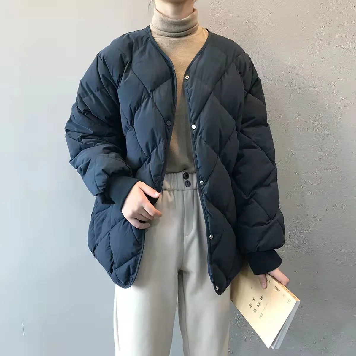 

Women Thick Puffer Jacket Loose Short Padded Coat Diamond Quilted Round Neck Cotton Jacket Casual College Style Warm Coat