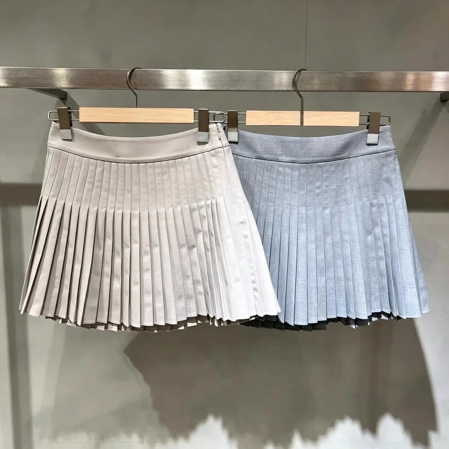 Women New Golf Skirt Pleated Breathable Wrinkle‑Resistant Fabric With Built‑In Shorts Ladies Sports Golf Skort