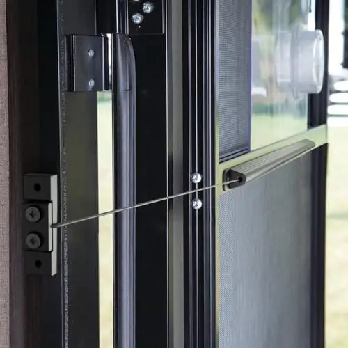 

Комплект доводчиков для дверей автодомов RV - регулируемое натяжение, прочный алюминий, универсальный размер 17x0.9 дюймов, подходит для прицепов-дафлхаусов