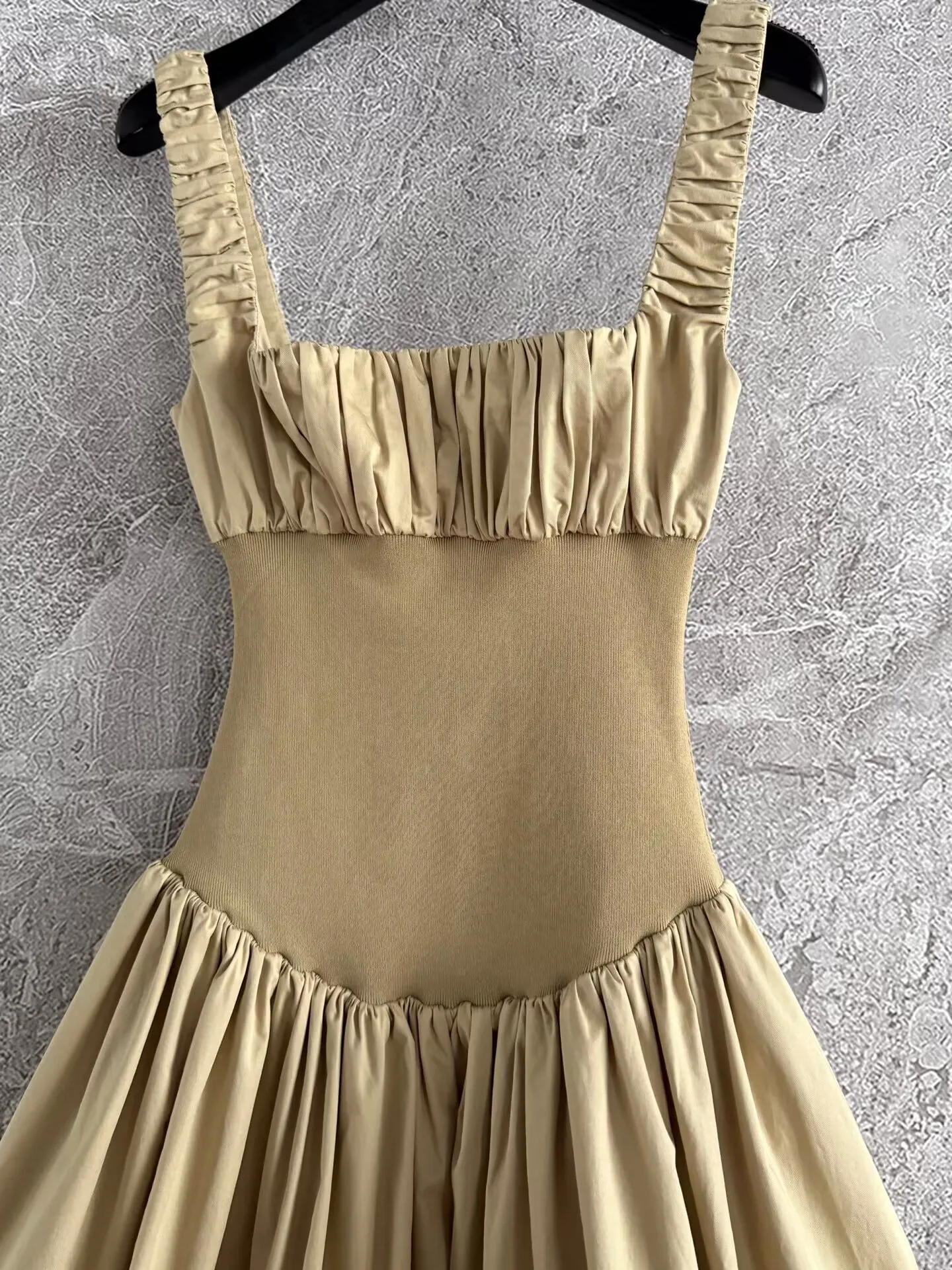 Lato 2025 damska plisowana kamizelka sukienka kwadratowy kołnierzyk bez rękawów jednokolorowa moda codzienna Mini szata