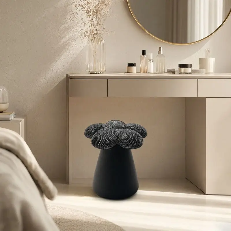 Internet-famous makeup stool, high-end luxury petal chair with exquisite appearance for women's bedroom dressing tables