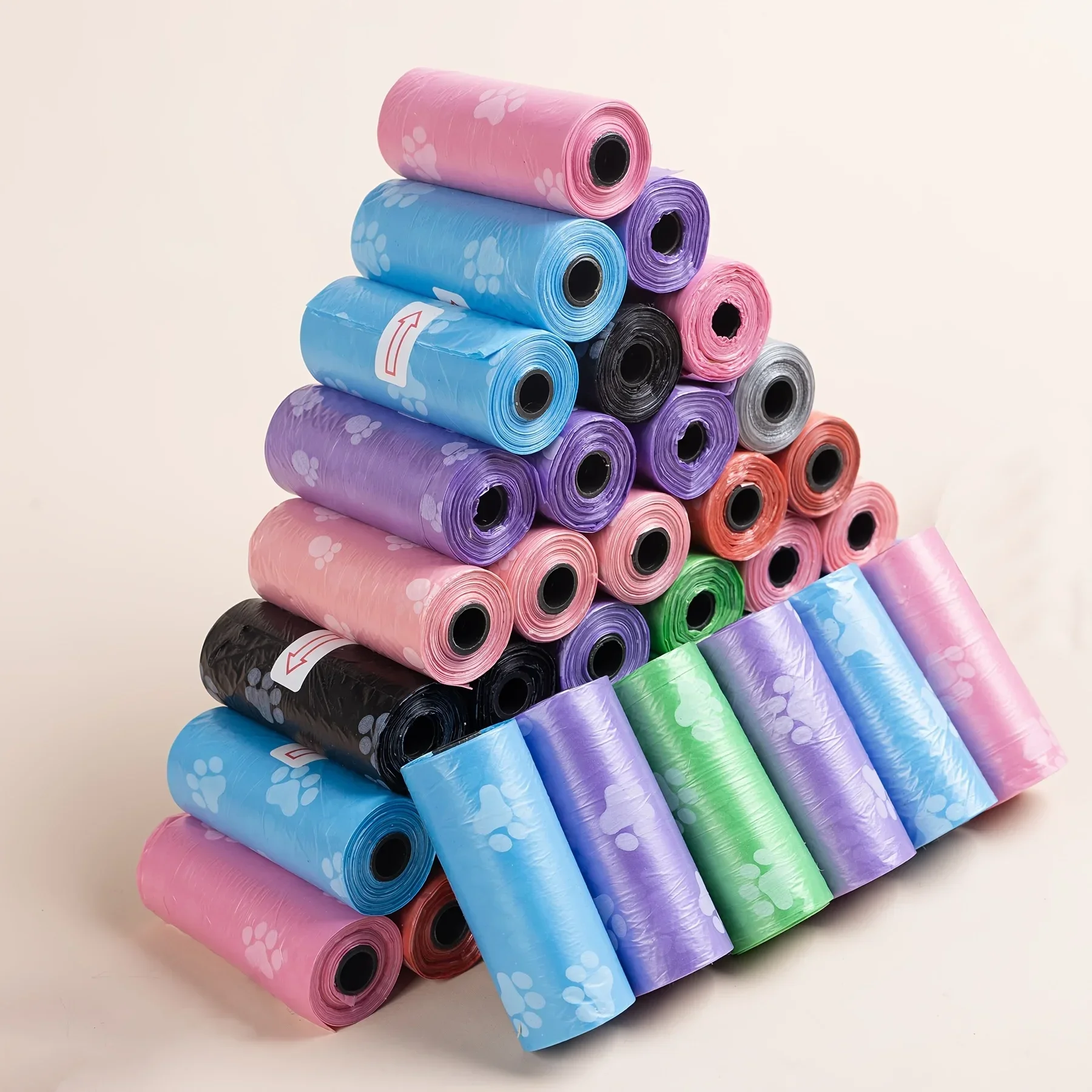 Paquet de 75 sacs à déchets pour chiens imprimés de pattes – Sacs à excréments en polyéthylène durables et anti-fuite avec un design facile à déchirer, une capacité – Parfait