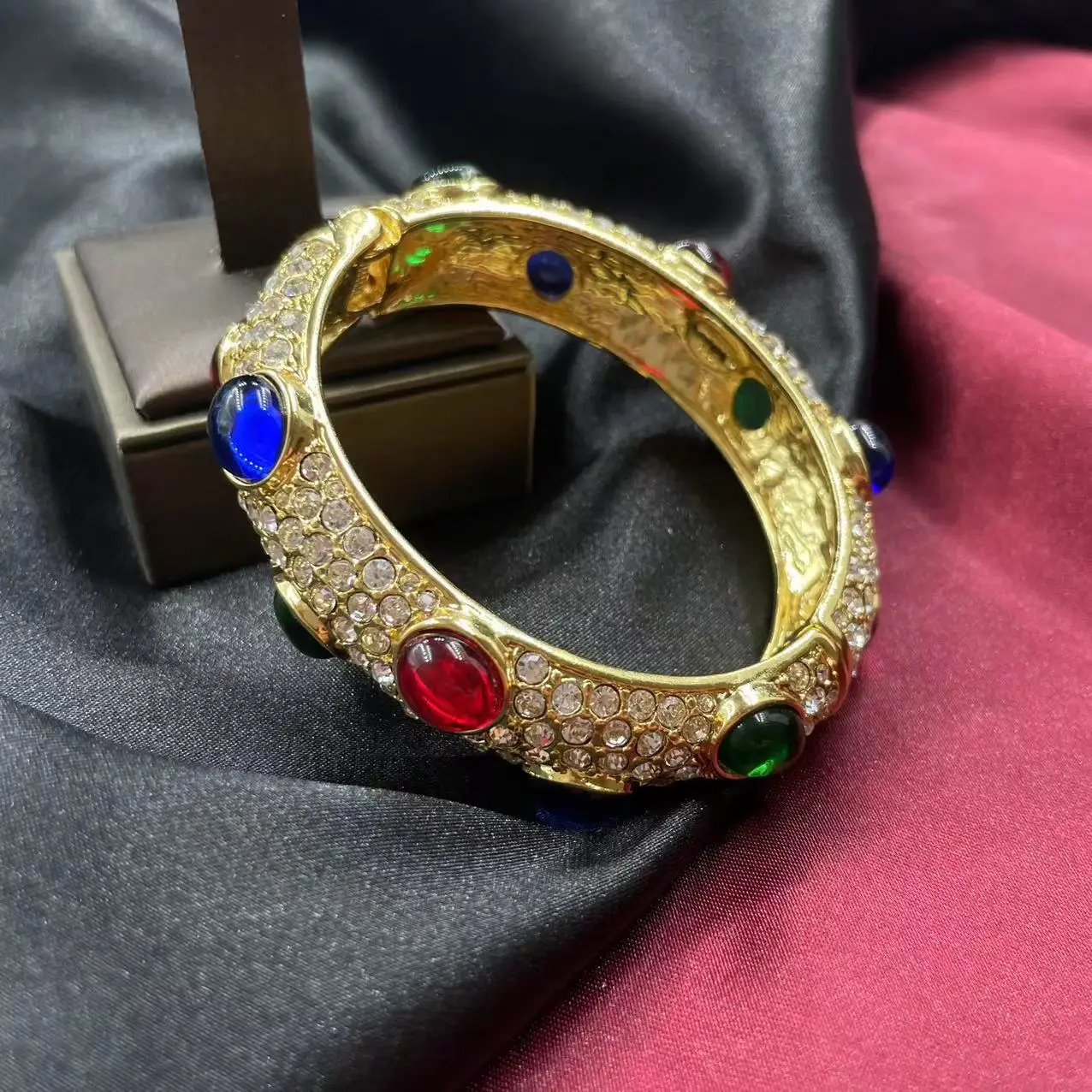 

Second-hand Thickened Real Gold Bracelet with Diamond and Gemstone