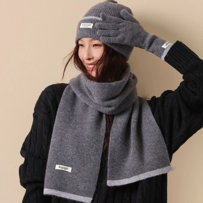 ensemble-de-trois-pieces-pour-femmes-comprenant-une-echarpe-un-bonnet-et-des-gants-tricotes-aux-couleurs-contrastees-ideal-pour-l’hiver-polyvalent-de-haute-qualite-cadeau-parfait