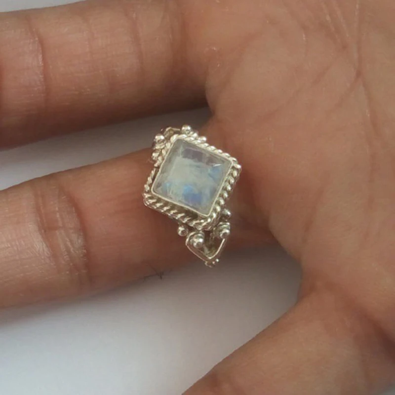 Fashionable and Exquisite Ancient Silver Color Inlaid Moonstone Ring Festive Banquet Anniversary Creative Female Jewelry