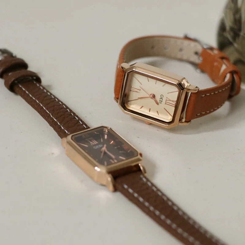 ساعة نسائية جديدة بتصميم بسيط ومتعدد الاستخدامات بحزام جلدي كوارتز ساعة يد نسائية عالية الجودة، هدية إبداعية للنساء.
