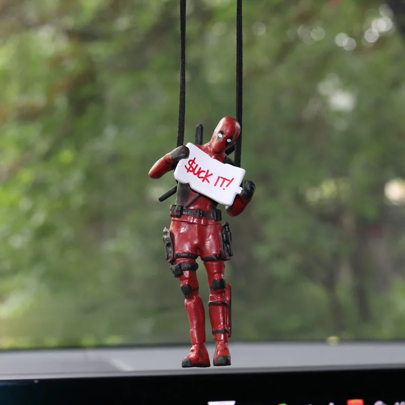 Nuovo ciondolo per auto Deadpool Deadpool leggi un libro SUCK IT ciondolo per auto accessori interni Mini modello giocattoli per bambini Action Figures