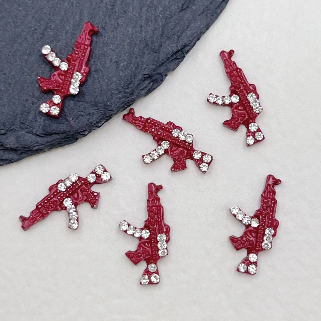 مسدس سحر الأظافر ، بخاخ الطلاء الأحمر ، سبائك المجوهرات الفاخرة ، 3D AB ، الماس الأبيض ، فن الأظافر المعدني ، ديكورات أحجار الراين ، 10: 10