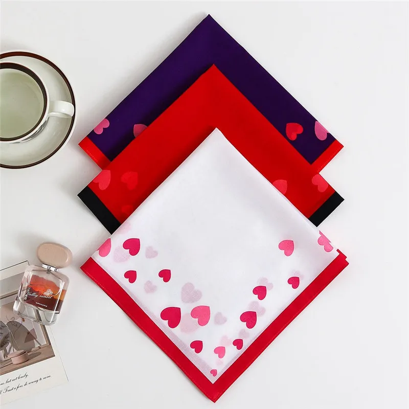 

3Pcs 43x43cm 100% Cotton Lady Women Handkerchief Heart Printed Absorbent Sweat Wiping Valentine's Day Wedding Party Gift