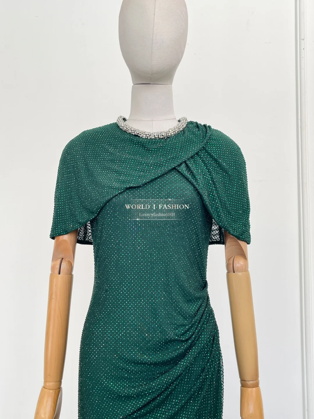 

Green Short Sleeve Diamonds Pressed Maxi Dress