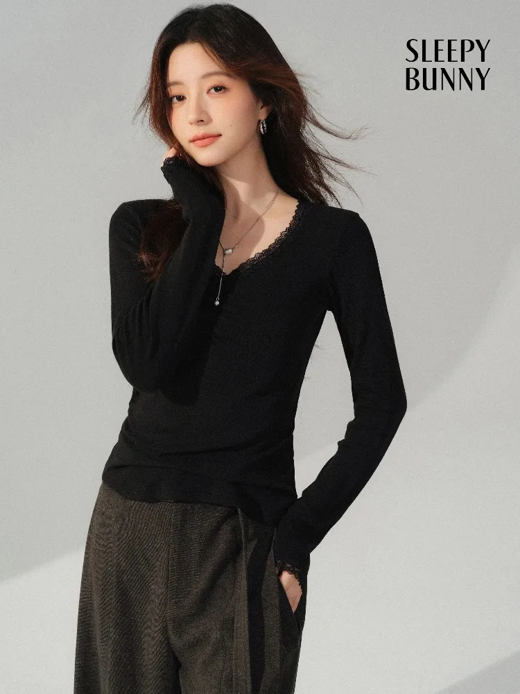 Elegant Lace Trim V-Neck Top for Women Slim Fit Ruched Long Sleeve Shirt Chic Stretch Knit Blouse for Autumn Daily Layered Wear