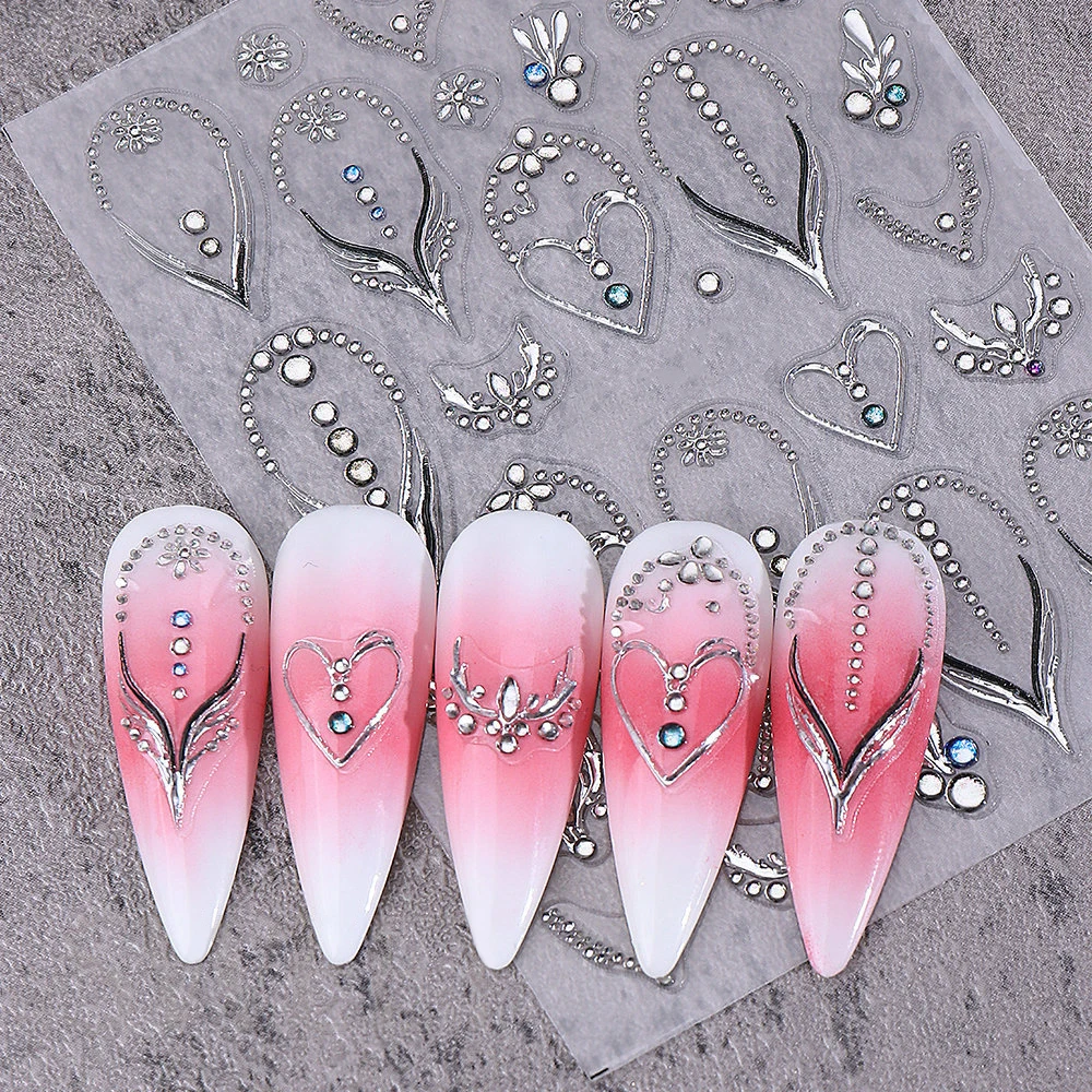 สติกเกอร์ติดเล็บลายหัวใจ 5D ประดับเพชรหรูหราสำหรับวันวาเลนไทน์ 1 ชิ้น ลายเส้นสีเงินแบบฝรั่งเศส  ตกแต่งเล็บด้วยอัญมณีใส