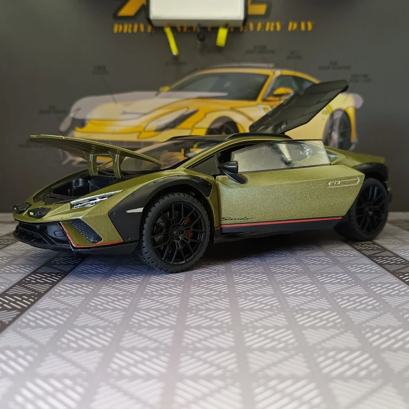

Масштабная модель автомобиля Lamborghini STO 1:24 из сплава, с открывающимися дверями с обеих сторон, а также с открывающимися передним капотом и дверью багажника.