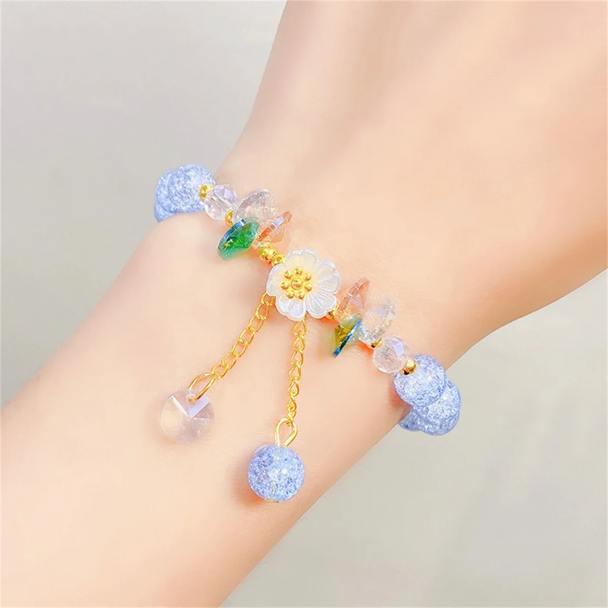 Elegant Fashion Flower Crystal Beaded Bracelets For Women Charm Shell Daisy Floral Beads Tassel Elastic Bracelet Jewelry Gifts