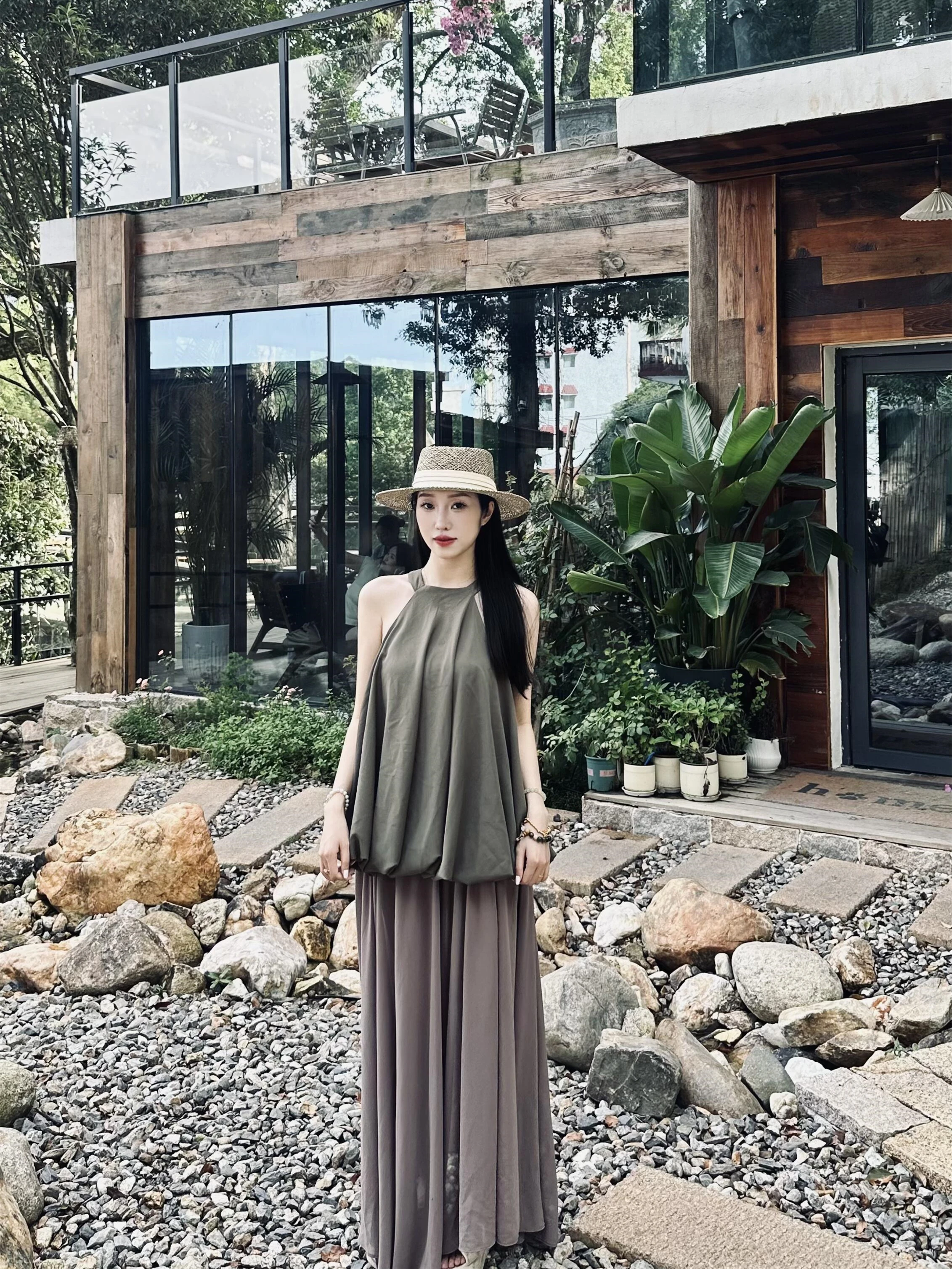 

Summer Floral Halter Neck Bodice High Waist Slimming Semi-Transparent Skirt Two-Piece Set Women's Fashion Elegant Style