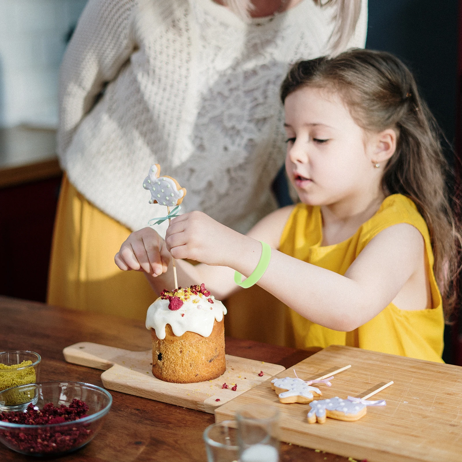 

100Pcs Glow in The Dark Luminous Silicone Wristband Comfortable Kids Night Running Party Bracelets Outdoor Luminous Wristband