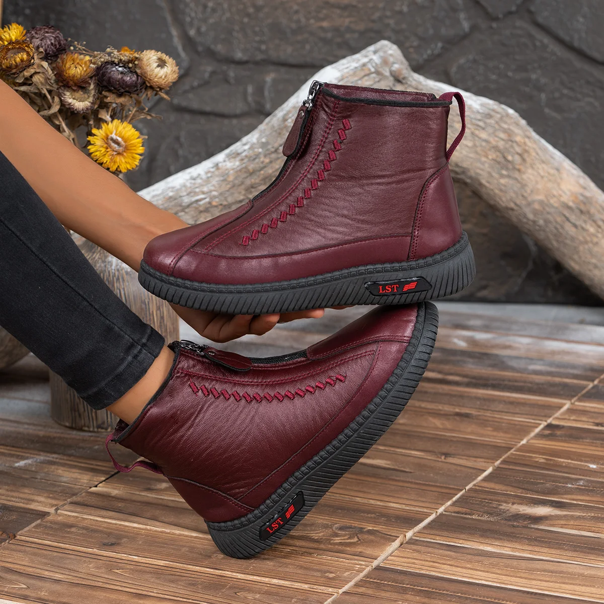 Women's Shoes, Women's Casual Shoes, Fleece and Thickened Leather Shoes, 2025 Waterproof and Anti-Slip Snow Boots, Free Delivery