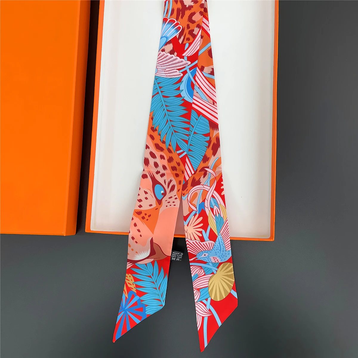 2024 Brand Design Leopard Twill Silk Scarf Luxury Scarf Women Foulard Skinny Bag Scarves Neckerchief Fashion Hair Headband