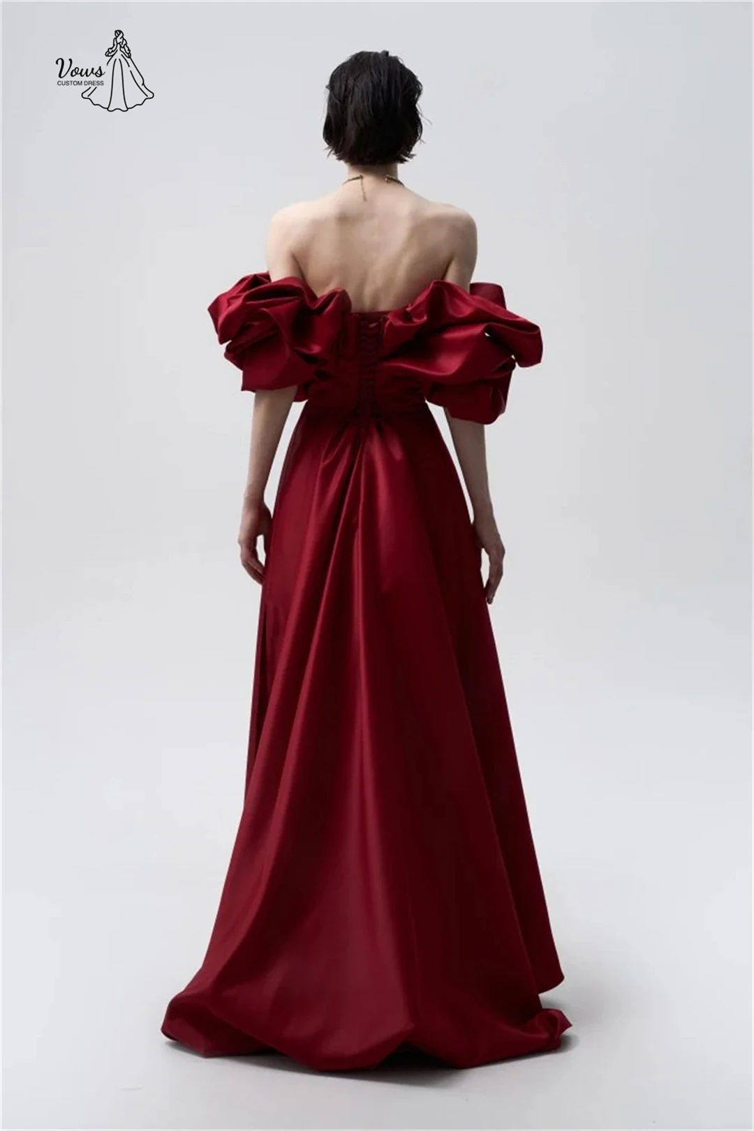 ชุดราตรีหรูหราสั่งตัดพิเศษ Vows คอลเลคชั่น 2025 ชุดเดรสผู้หญิงทรงเอ ดีไซน์หรูหรา ผ้าซาติน ปิดไหล่