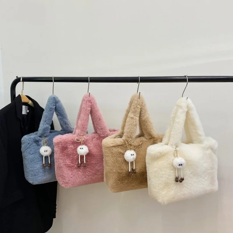 Stylish Ladies Hand Bag Boasting Trendy Design And Popular Elegant Appearance Made Of Premium Water-Resistant Leather​
