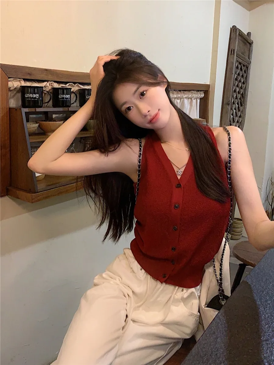 

Женский летний повседневный вязаный топ Kumikumi: сексуальный красный облегающий жилет без рукавов с V-образным вырезом и одной пуговицей, укороченный, цветной